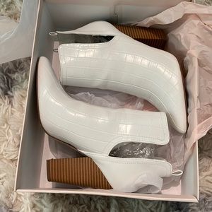 Justfab White snake skin boots